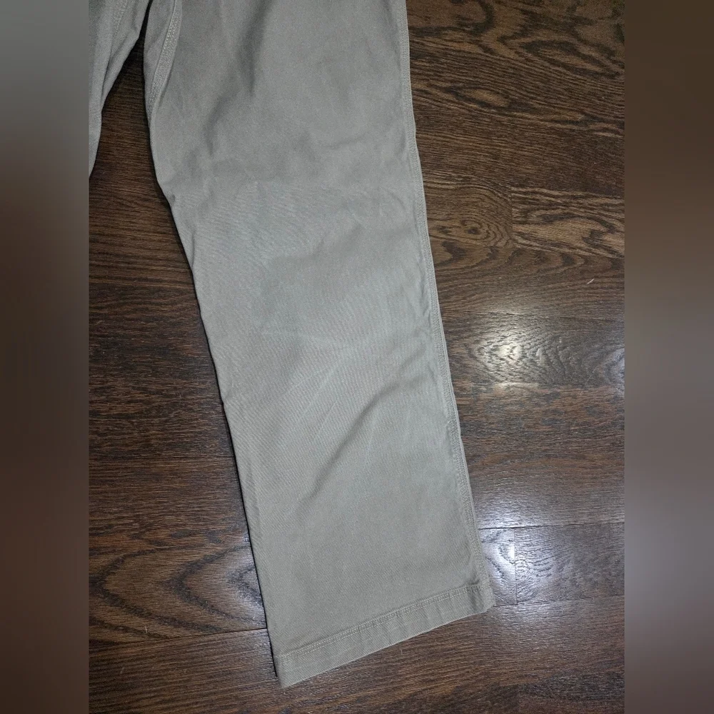 The North Face Men's Classic Straight Fit Khaki Pants Sz.40